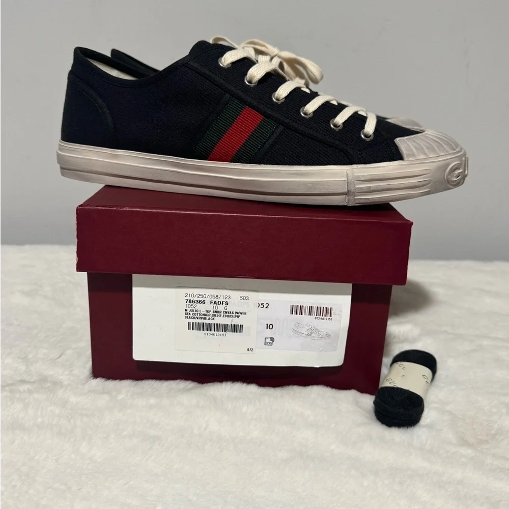 Gucci stylish sneakers